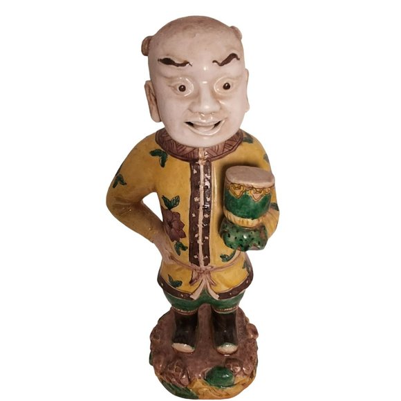 A famille noir figure of a man, Qing dynasty, Kangxi (1662-1722) - Picture 2 of 13